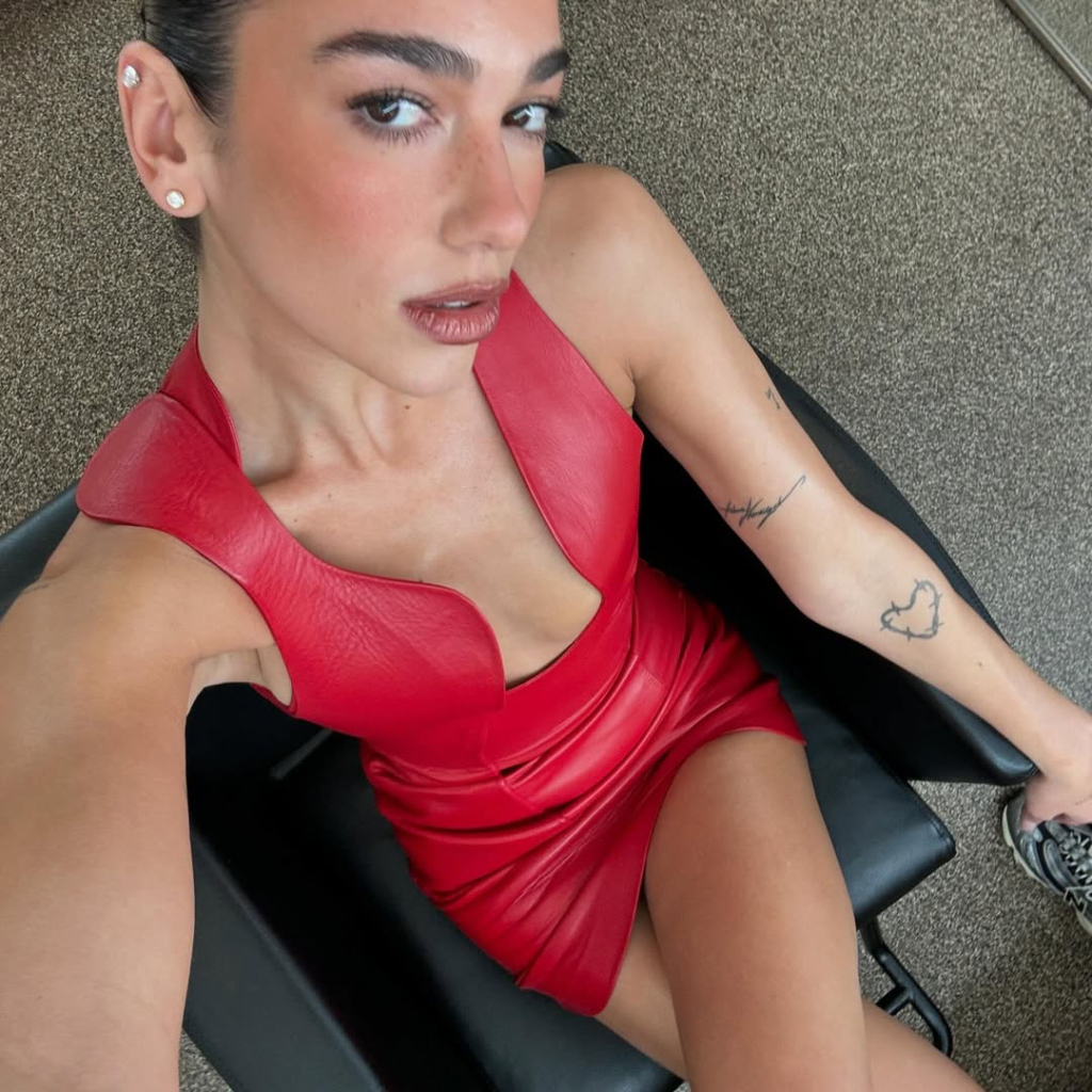 Hailey Bieber ve Dua Lipa ilkbaharın "it" elbisesini belirledi