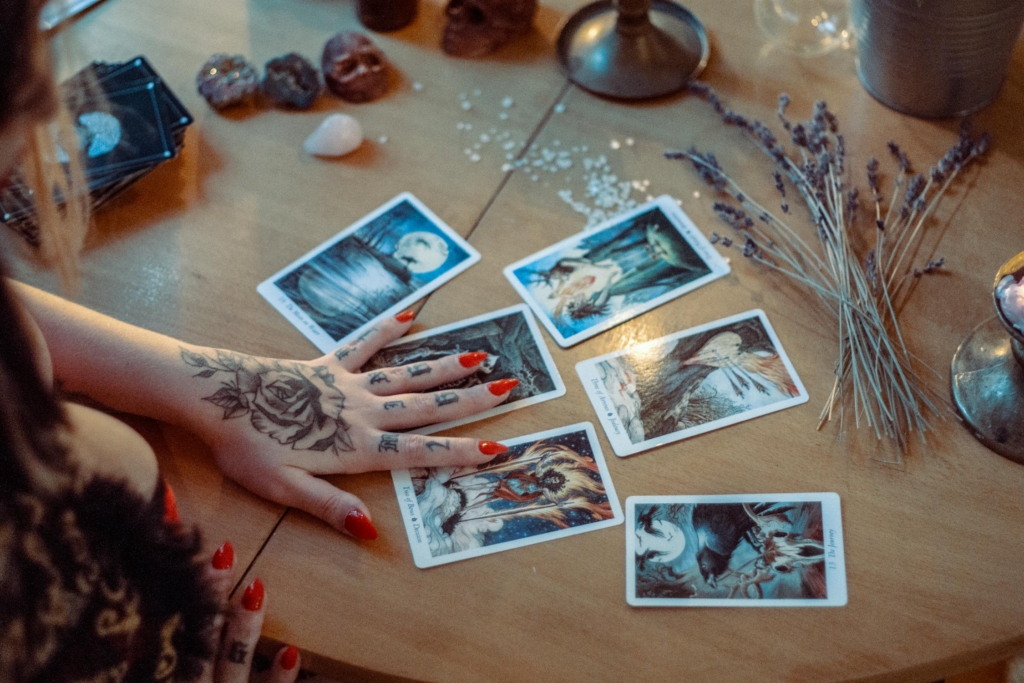 Tarot açılımına başlamadan önce dikkat edilmesi gerekenler